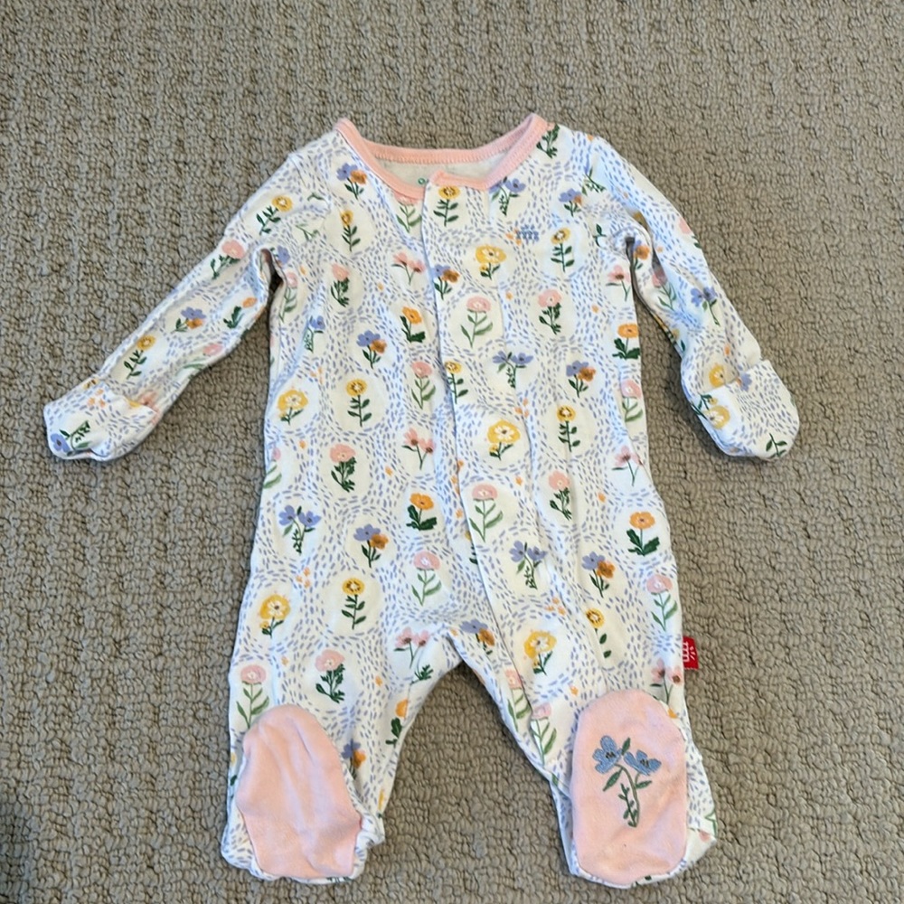 Newborn girl Magnetic Me pjs